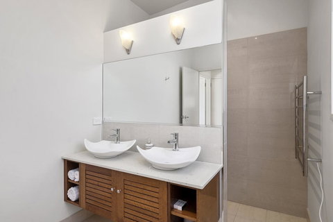 The Cove Kettering - Perths Hotel 6