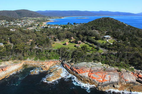 Bicheno By The Bay - Perths Hotel 0