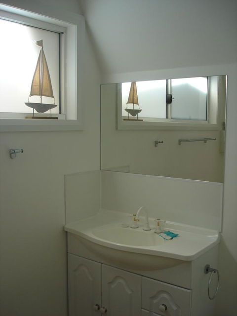 Bicheno By The Bay - Perths Hotel 11