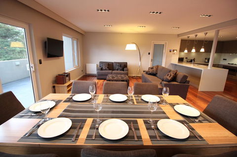 Sunny 3 Bedroom Apartment In Sandy Bay - Perths Hotel 7