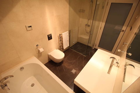 Sunny 3 Bedroom Apartment In Sandy Bay - Perths Hotel 5