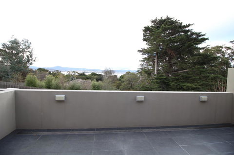 Sunny 3 Bedroom Apartment In Sandy Bay - Perths Hotel 16