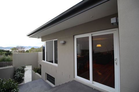 Sunny 3 Bedroom Apartment In Sandy Bay - Perths Hotel 15