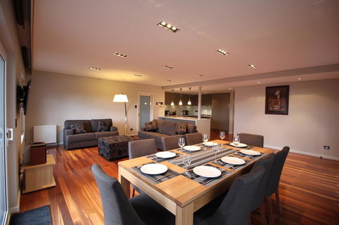 Sunny 3 Bedroom Apartment In Sandy Bay - Perths Hotel 0