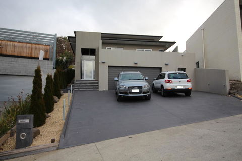Sunny 3 Bedroom Apartment In Sandy Bay - Perths Hotel 9