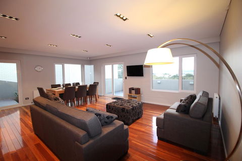 Sunny 3 Bedroom Apartment In Sandy Bay - Perths Hotel 6