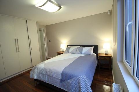 Sunny 3 Bedroom Apartment In Sandy Bay - Perths Hotel 12