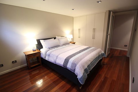 Sunny 3 Bedroom Apartment In Sandy Bay - Perths Hotel 2