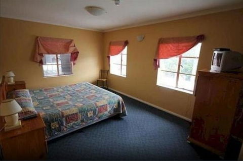 Beltana Hotel - Perths Hotel 3