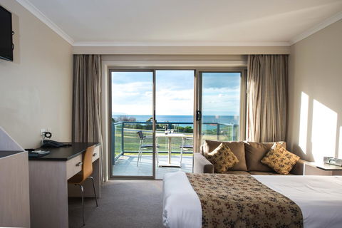 Beachfront Bicheno - Perths Hotel 15