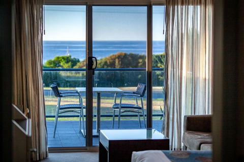 Beachfront Bicheno - Perths Hotel 5