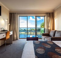 Beachfront Bicheno - Perths Hotel