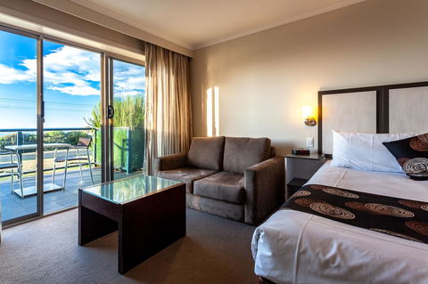 Beachfront Bicheno - Perths Hotel 17