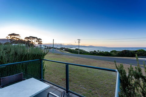Beachfront Bicheno - Perths Hotel 10