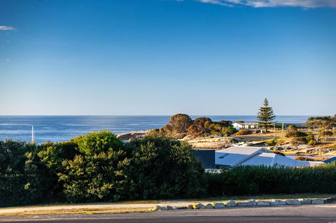 Beachfront Bicheno - Perths Hotel 22