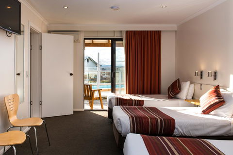 Beachfront Bicheno - Perths Hotel 30