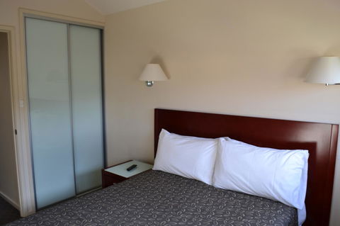 Lufra Hotel And Apartments - Perths Hotel 7