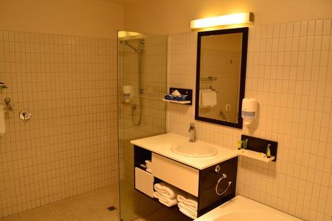 Lufra Hotel And Apartments - Perths Hotel 12