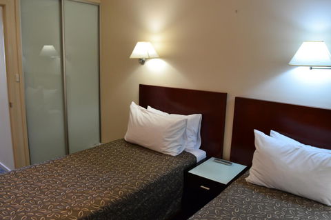 Lufra Hotel And Apartments - Perths Hotel 4