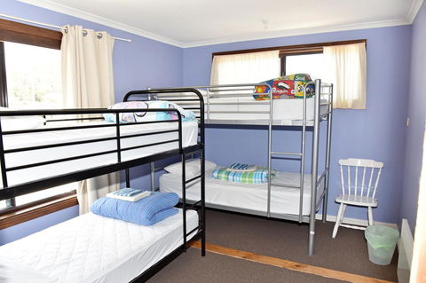 Bicheno Backpackers - Perths Hotel 1
