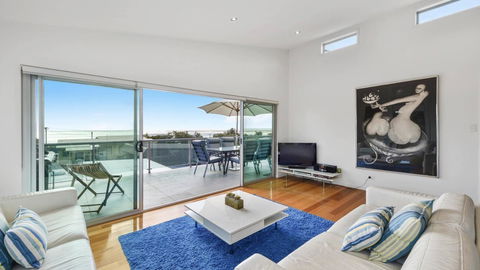 Seas The Day - Seaside Getaway - Perths Hotel 4