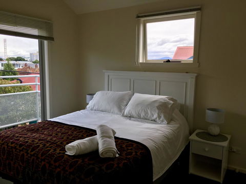 4 At 8 Townhouse Newcastle St - Perths Hotel 1