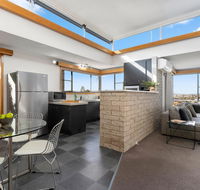 That '70s House - Perths Hotel