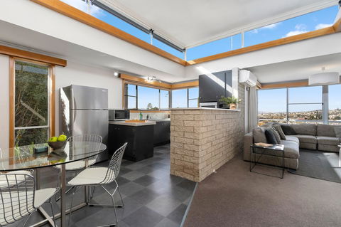 That '70s House - Perths Hotel 0