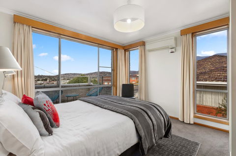 That '70s House - Perths Hotel 14
