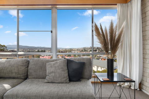 That '70s House - Perths Hotel 5