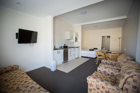 Abel Tasman Airport Motor Inn - Perths Hotel 38