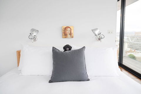 Avalon City Retreat - Perths Hotel 10