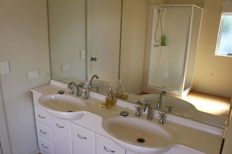 Villa 2 Bay Of Fires - Perths Hotel 6
