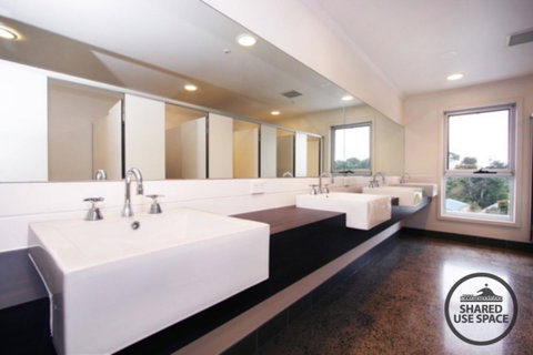 The Island Accommodation - Perths Hotel 4