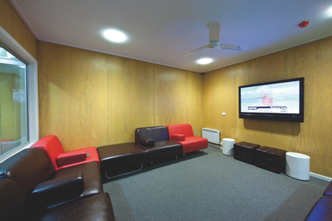 The Island Accommodation - Perths Hotel 18