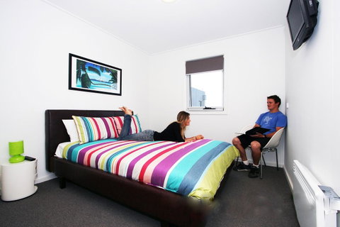 The Island Accommodation - Perths Hotel 9