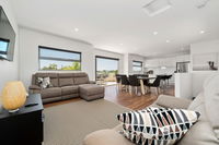 Book Dromana Accommodation Vacations Perths Hotel Perths Hotel