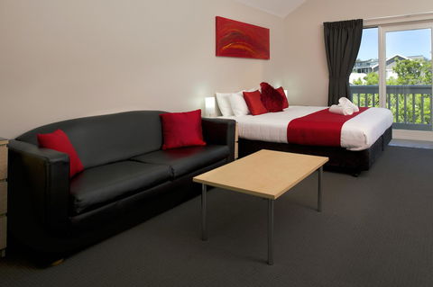 Boathouse Resort Studios And Suites - Perths Hotel 15