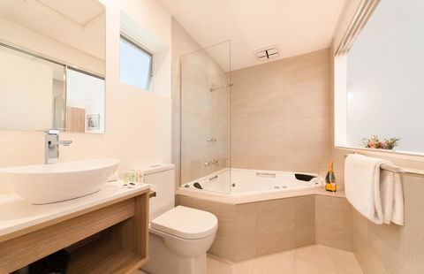 Boathouse Resort Studios And Suites - Perths Hotel 26