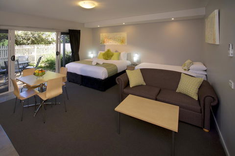 Boathouse Resort Studios And Suites - Perths Hotel 11