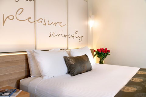 Boathouse Resort Studios And Suites - Perths Hotel 6