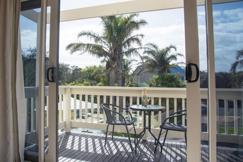 Boathouse Resort Studios And Suites - Perths Hotel 9