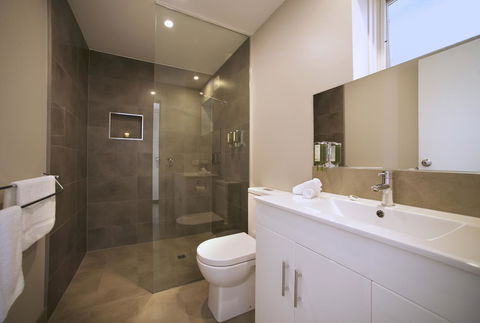 Boathouse Resort Studios And Suites - Perths Hotel 19