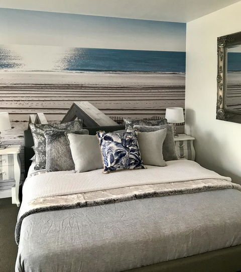 Lorne World - Perths Hotel 10
