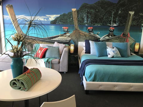 Lorne World - Perths Hotel 31