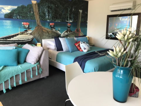 Lorne World - Perths Hotel 30