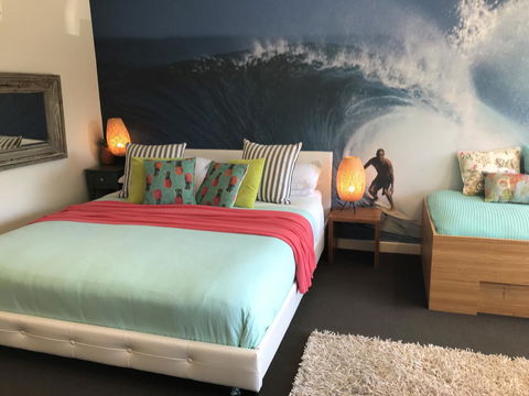 Lorne World - Perths Hotel 21