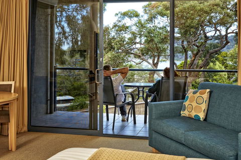 Lorne Surf Apartments - Perths Hotel 1