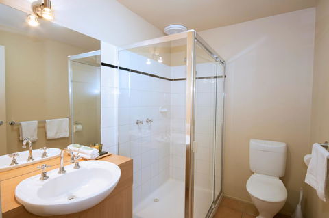 Lorne Surf Apartments - Perths Hotel 31