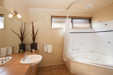 Lorne Surf Apartments - Perths Hotel 32